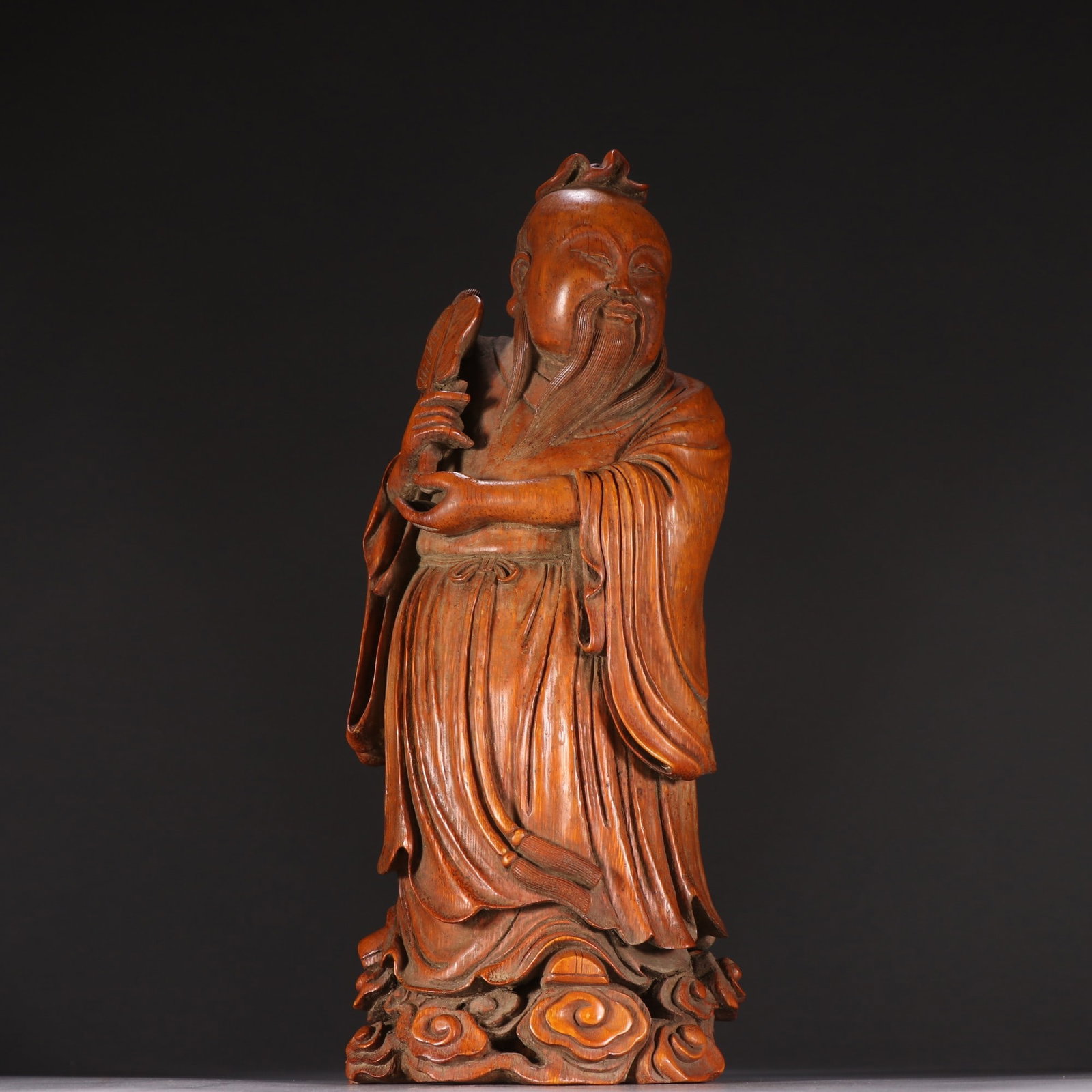 A Qing Dynasty bamboo root carved star sculpture: Qing Dynasty bamboo root carved Quxing statue Size: H:26cm W: 10.4cm W: 0.5428kg Size: H:26cm W: 10.4cm W: 0.5428kg (The Dimensions Of All Batches Are Manually Measured.If You Need More Detailed
