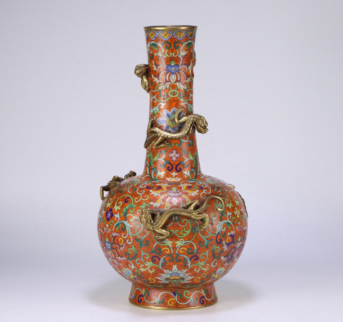 A Qing Dynasty cloisonne dragon-patterned vase (1 of 8)
