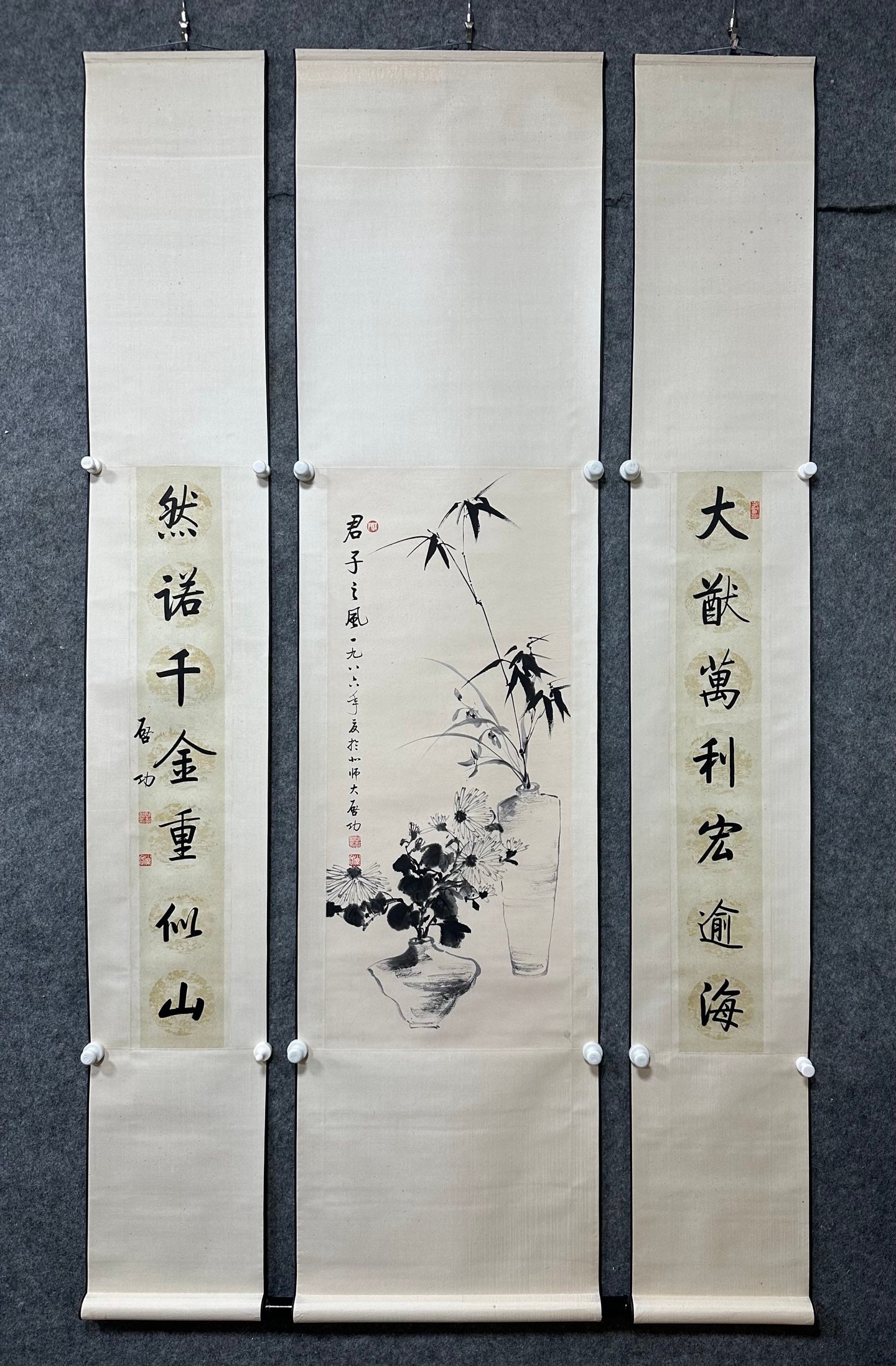 A painting of Qi Gong's 'The Gentleman's Demeanor' in the central hall is a box (1 of 9)