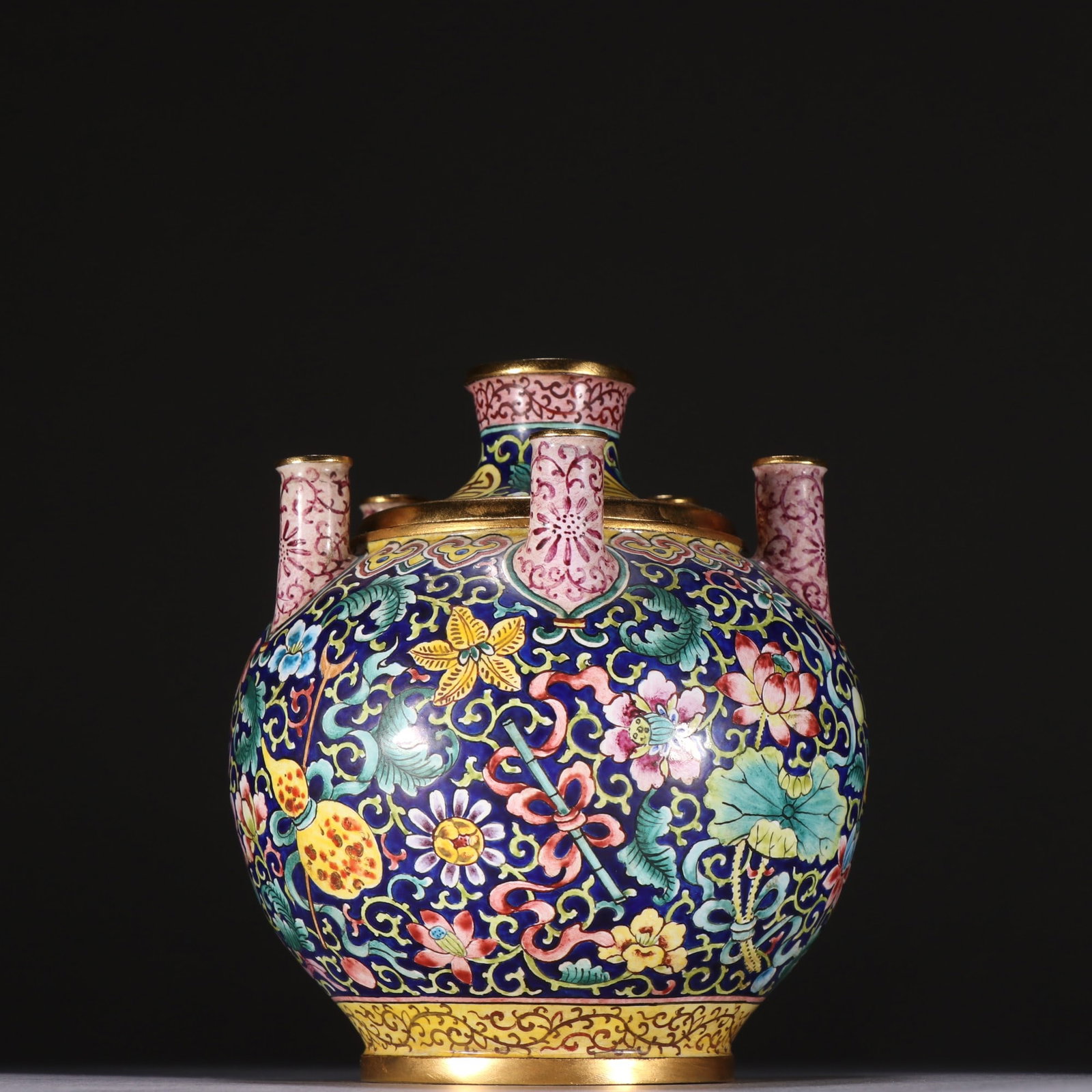 A Qing Dynasty bronze gilt enamel five-finger jar with eight-treasure pattern: A Qing Dynasty bronze gilded enamel five-finger jar with eight-treasure patterns Size: H:12cm W: 11cm W: 0.4449kg Size: H:12cm W: 11cm W: 0.4449kg (The Dimensions Of All Batches Are Manually Measured.