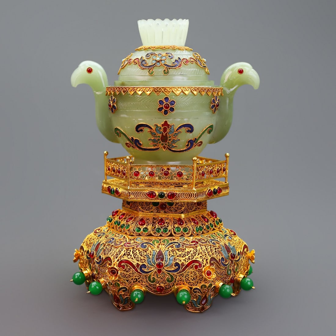 A beautiful Hetian jade filigree Hetian jade incense burner ornament (1 of 9)