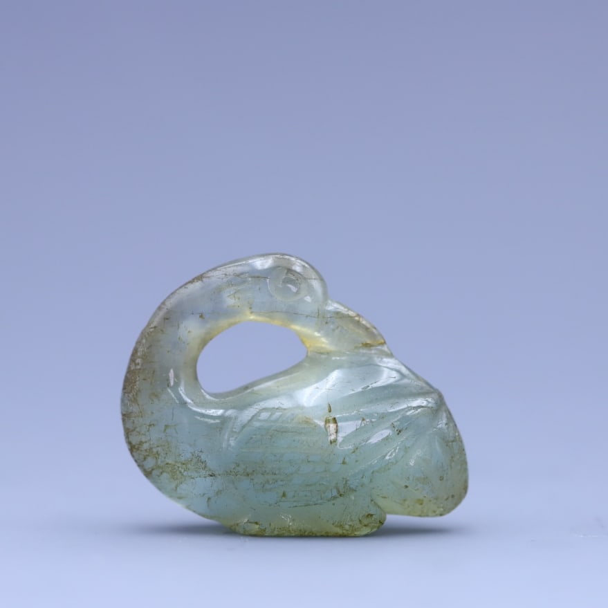 A Qing Dynasty old aquamarine goose carving: Old Aquamarine Goose Carving from the Qing Dynasty Size:3.2x2.5x1.4cm W: 0.0106 kg Size:3.2x2.5x1.4cm W: 0.0106 kg (The Dimensions Of All Batches Are Manually Measured.If You Need More Detailed Inform