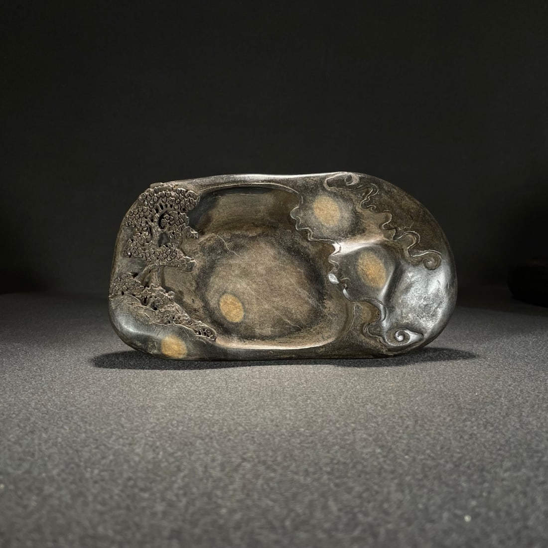 A delicate plum blossom pine wood inkstone: Exquisite Plum Blossom Pine Wood End Inkstone Size:19.5x10.5x3.3cm W: 1.295 kg Size:19.5x10.5x3.3cm W: 1.295 kg (The Dimensions Of All Batches Are Manually Measured.If You Need More Detailed Informati