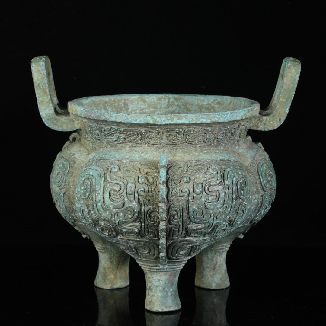 A Han Dynasty gilded bronze censer (1 of 9)