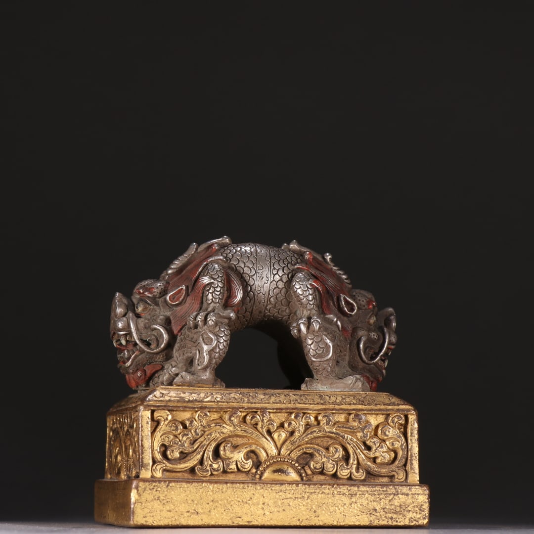 A finely crafted seal with a gilded bronze and silver dragon knob (1 of 9)