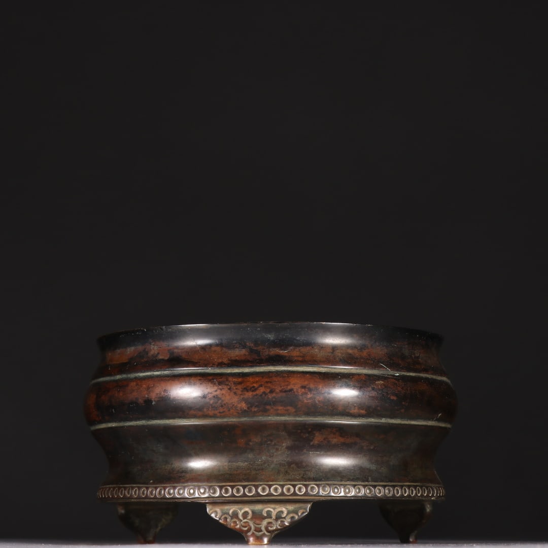 A beautiful bronze three-legged incense burner (1 of 9)