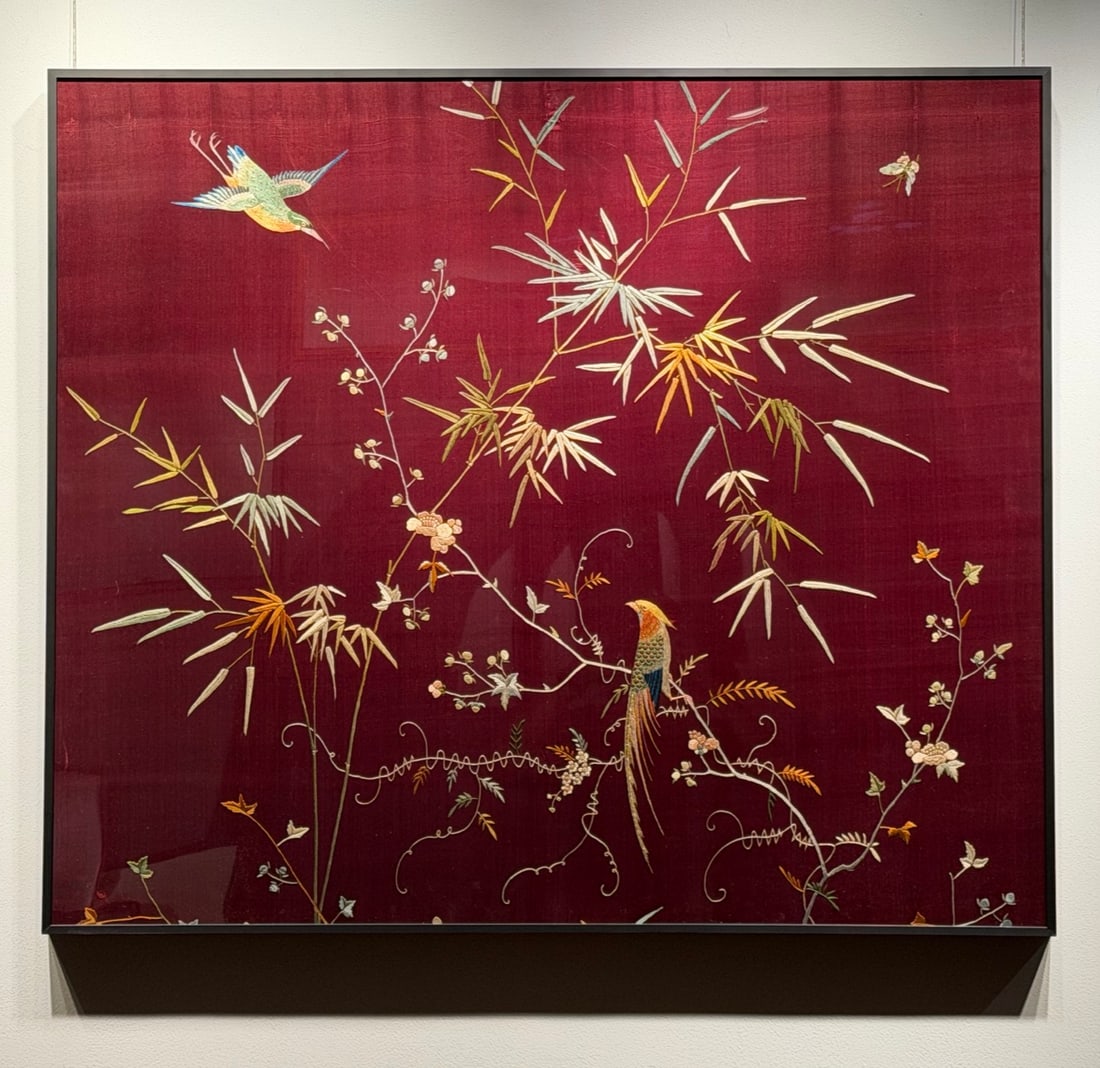 A piece of Cantonese embroidered flower and bird from the Republic of China era: Cantonese flower-and-bird embroidery from the Republic of China era Size:108x93 cm Size:108x93 cm (The Dimensions Of All Batches Are Manually Measured.If You Need More Detailed Information, Please Con