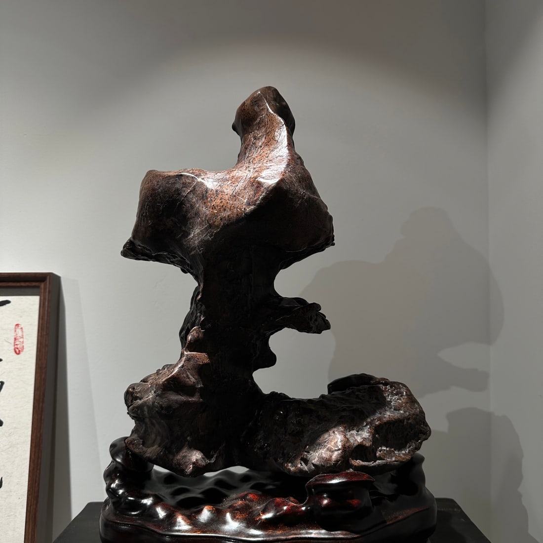 A beautiful piece of Taihu stone: Exquisite Taihu stones Size: H: 46cm W:32cm T: 19cm Size: H: 46cm W:32cm T: 19cm (The Dimensions Of All Batches Are Manually Measured.If You Need More Detailed Information, Please Contact Our