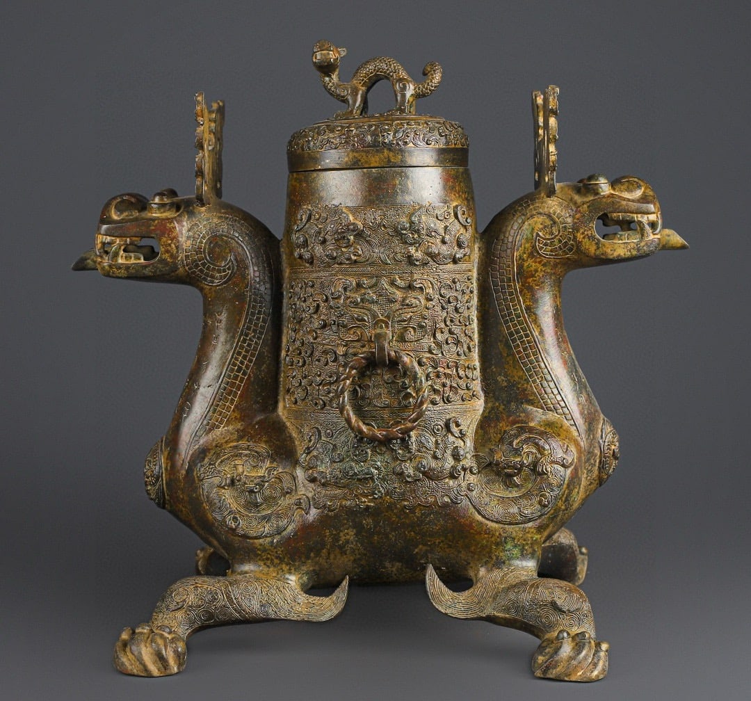 A bronze double-headed beast vessel from the Western Zhou period (1 of 9)