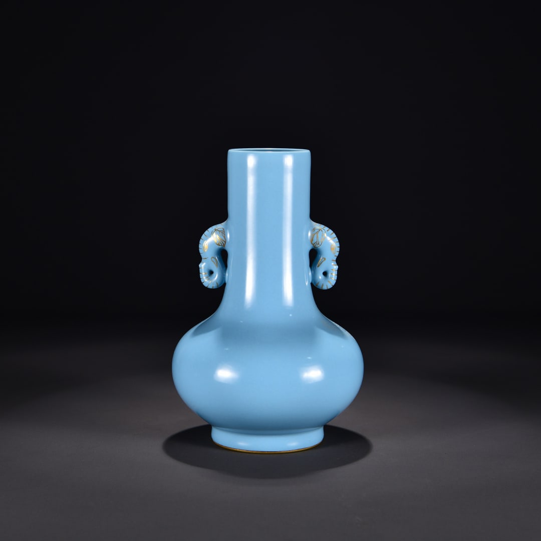 A Qing dynasty Qianlong period imitation Rutianqing glazed elephant-ear vase: A Qianlong period of the Qing Dynasty, imitating the Ru Tianqing glaze elephant-ear vase Size: H:24x W: 16 Size: H:24x W: 16 (The Dimensions Of All Batches Are Manually Measured.If You Need More