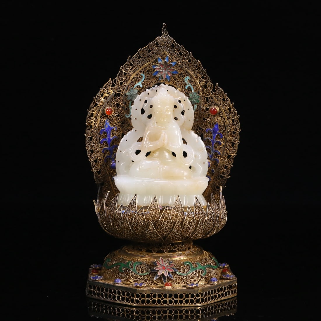 A Qing Dynasty silver-gilt filigree inlaid with Hetian jade Longevity Buddha: Qing Dynasty silver gilt filigree inlaid with Hetian jade Longevity Buddha Size:21x11.5x11.2 cm W: 0.5819 kg Size:21x11.5x11.2 cm W: 0.5819 kg (The Dimensions Of All Batches Are Manually Measured.If Y