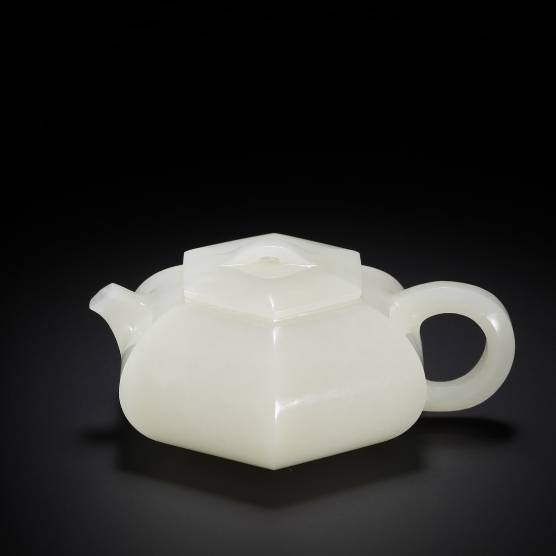 A beautiful Hetian jade hexagonal pot (1 of 9)