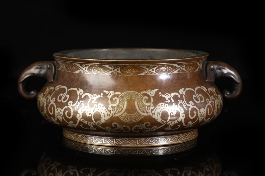 A Qing Dynasty stone elder bronze inlaid silver thread chi dragon pattern censer-eared censer: The Qing Dynasty Shi Sou's bronze-inlaid silver-thread dragon-patterned censer-handled censer Size:6.5cm 17cm W: 1.243 kg Size:6.5cm 17cm W: 1.243 kg (The Dimensions Of All Batches Are Manually Measur