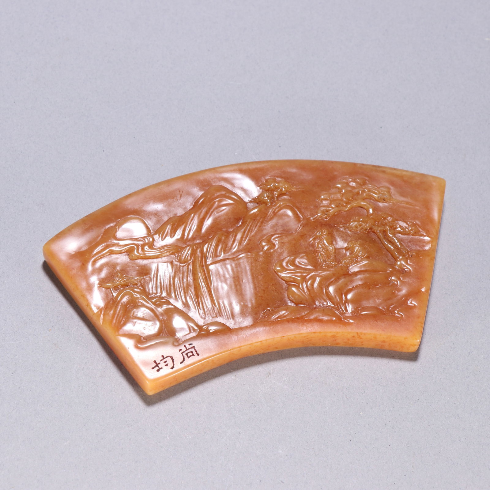 A Zhou Bin Tianhuang Stone landscape figure interspersed screen: Zhou Bin's Tianhuang Stone Landscape Figure Inserts Size: H: 6.7cm W: 13.6cm W: 0.1741 kg Size: H: 6.7cm W: 13.6cm W: 0.1741 kg (The Dimensions Of All Batches Are Manually Measured.If You Need More