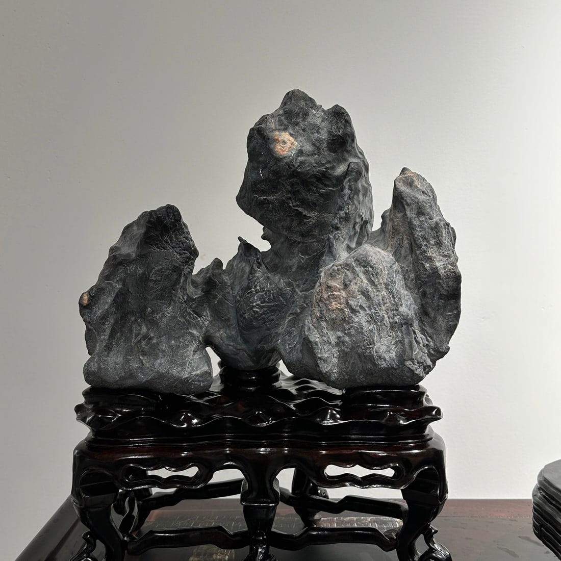 A beautiful Lingbi stone immortal mountain: The exquisite Lingbi Stone Immortal Mountain Size: L: 31cm H: 42cm T: 20cm Size: L: 31cm H: 42cm T: 20cm (The Dimensions Of All Batches Are Manually Measured.If You Need More Detailed Information,