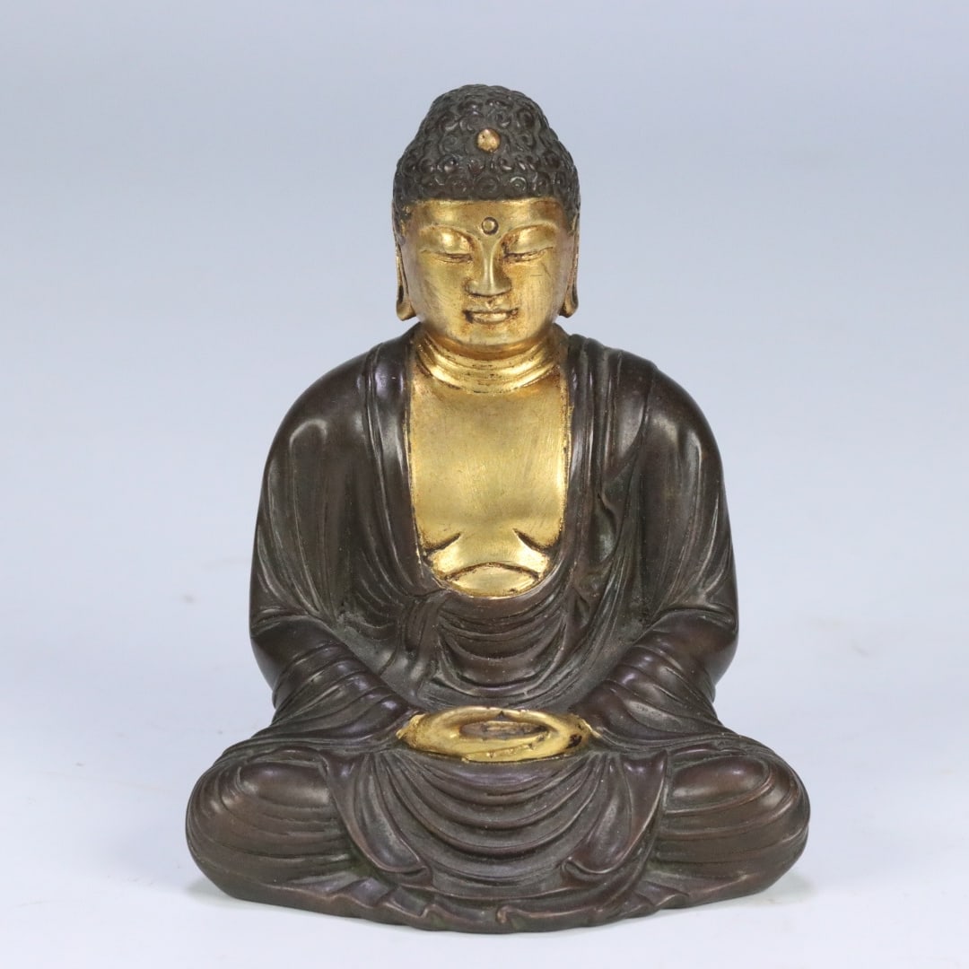 A beautifully gilded bronze statue of Vairocana Buddha (1 of 9)