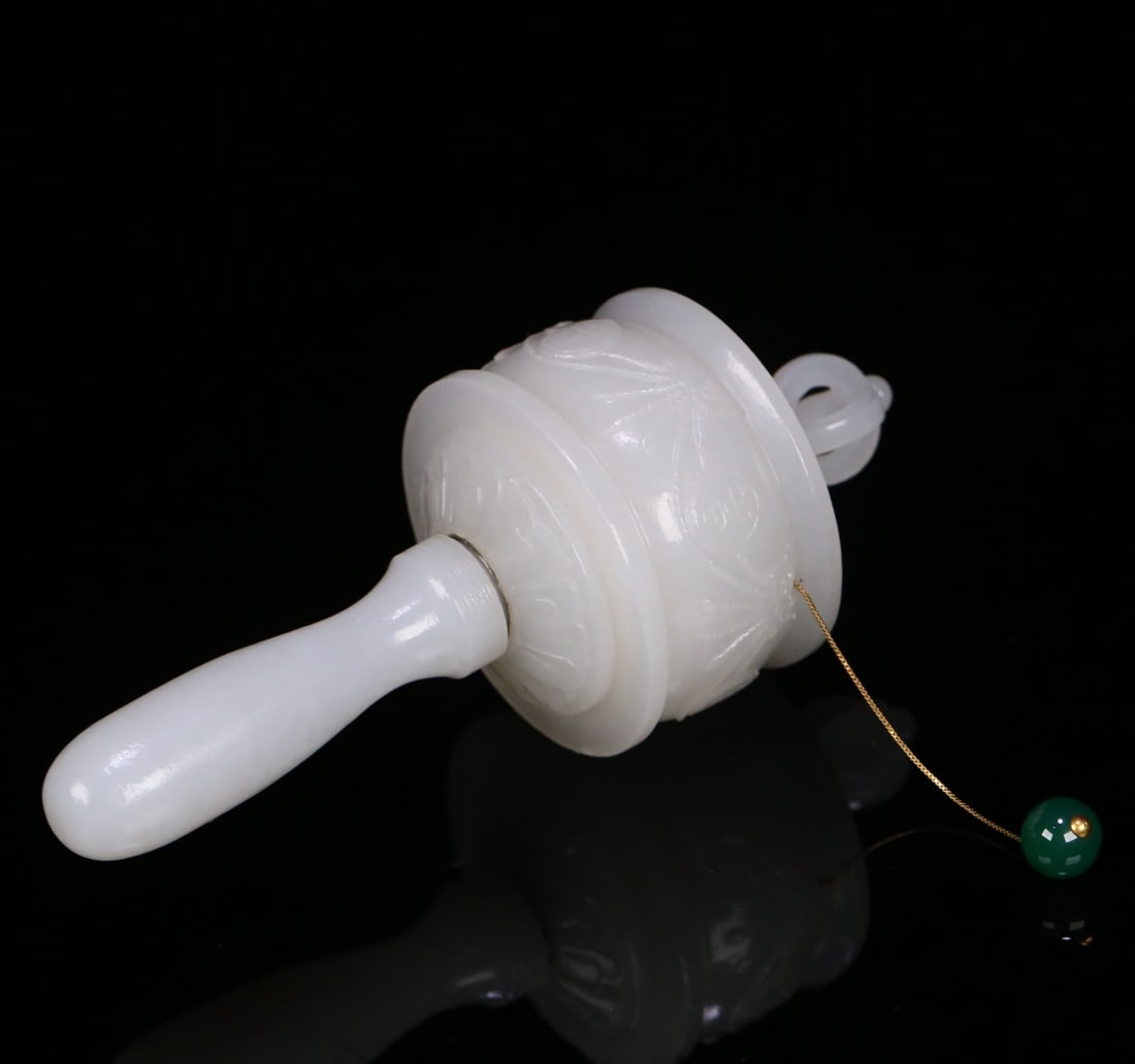 A beautiful Hetian jade prayer wheel: Exquisite Hetian jade scripture wheel Size:13.5x5.4 cm W: 0.193 kg Size:13.5x5.4 cm W: 0.193 kg (The Dimensions Of All Batches Are Manually Measured.If You Need More Detailed Information, Please Conta