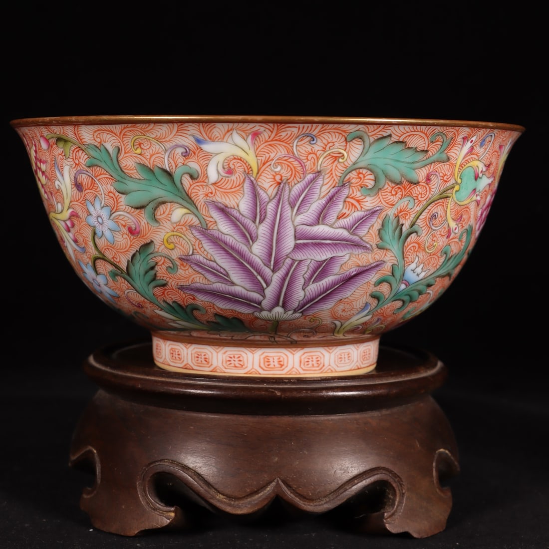 A famille rose bowl with entwined floral floral phoenix tail grass made during the Qianlong period (1 of 9)