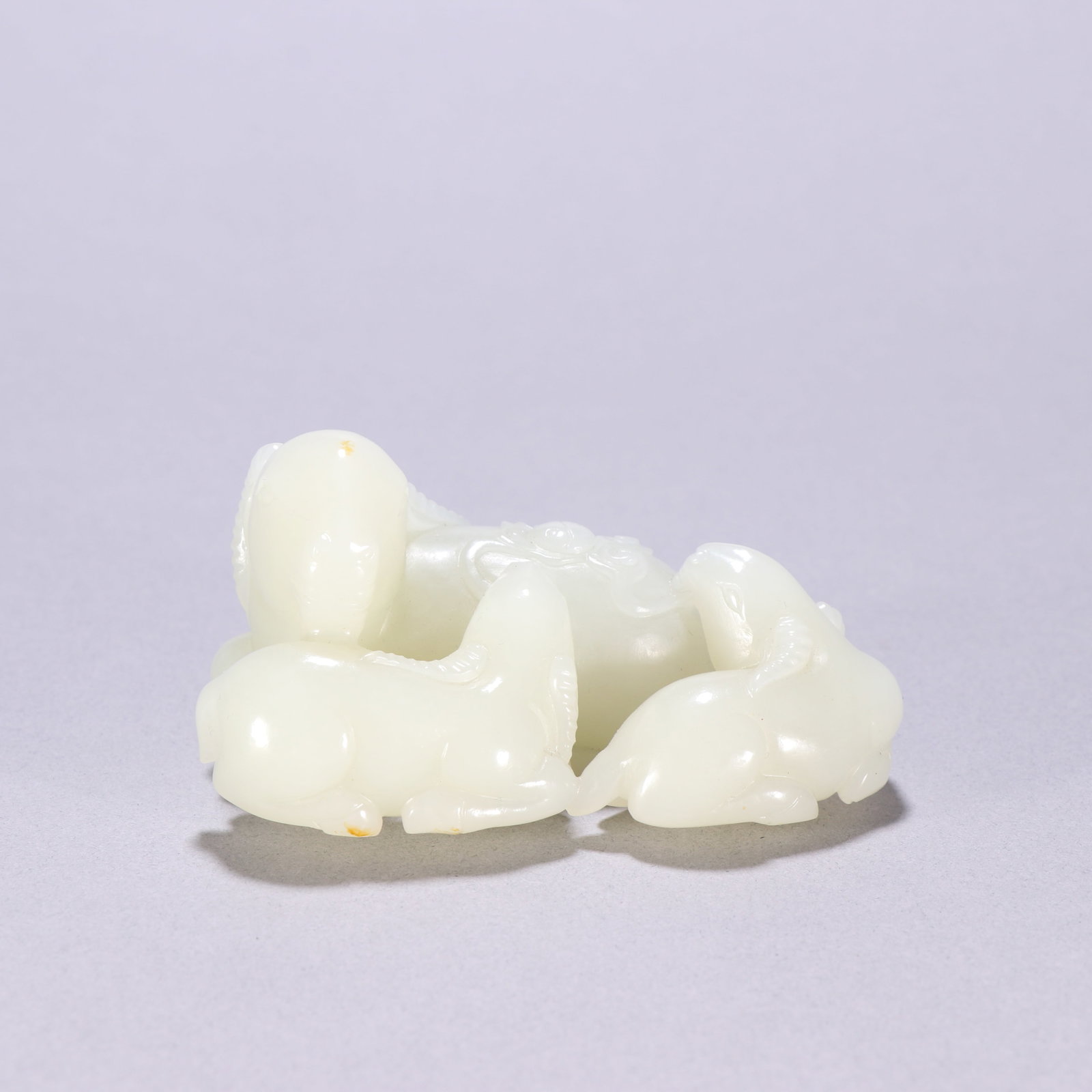 A Qing Dynasty Hetian jade carved piece from Sanyang Kaitai: A Qing Dynasty Hetian jade carved piece from Sanyang Kaitai Size: H: 4.3cm W: 8.3cm W: 0.1735 kg Size: H: 4.3cm W: 8.3cm W: 0.1735 kg (The Dimensions Of All Batches Are Manually Measured.If You Need M