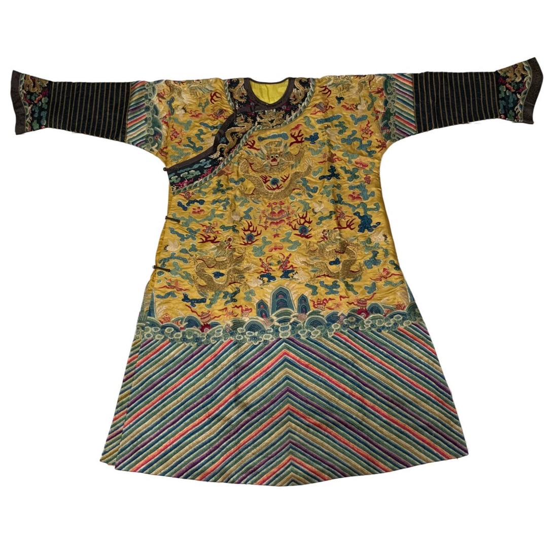 A beautiful five-clawed dragon robe with golden threads (1 of 9)