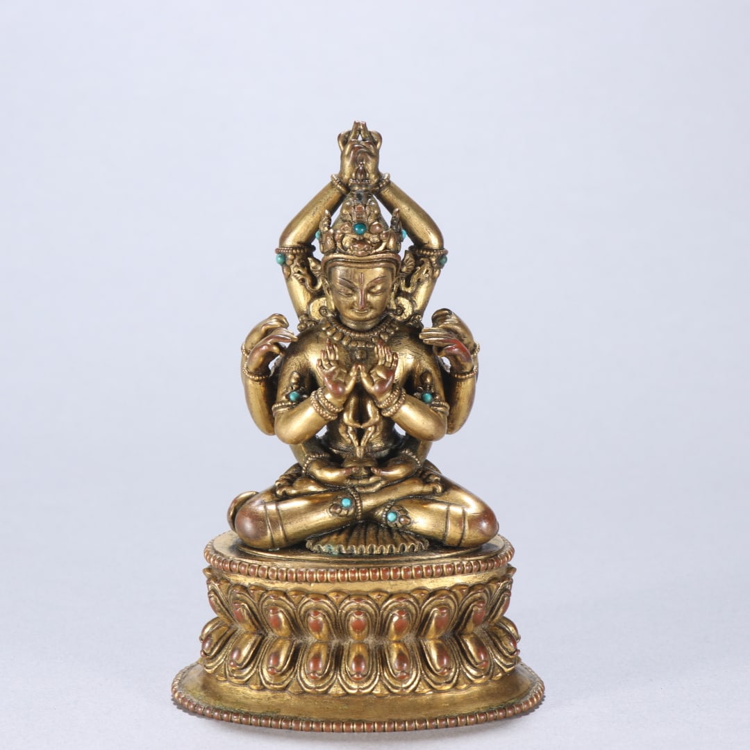 A Qing Dynasty gilt bronze statue of Ten-Armed Guanyin: A gilt bronze statue of Ten-Armed Guanyin from the Qing Dynasty Size: H: 11.3cm W: 8cm W: 0.4946 kg Size: H: 11.3cm W: 8cm W: 0.4946 kg (The Dimensions Of All Batches Are Manually Measured.If You Need