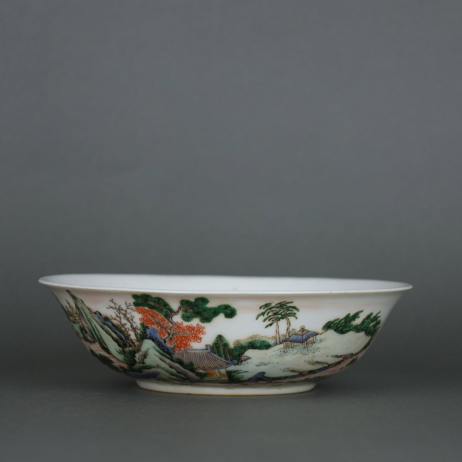 A Qing Dynasty bowl with colorful landscape patterns: A bowl with colorful landscape patterns from the Qing Dynasty Size: H: 5cm Calibre: 18cm Size: H: 5cm Calibre: 18cm (The Dimensions Of All Batches Are Manually Measured.If You Need More Detailed Infor