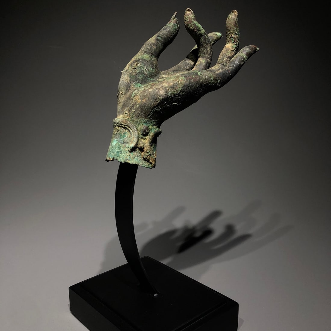 A bronze Buddha hand from the Liao Dynasty (1 of 10)