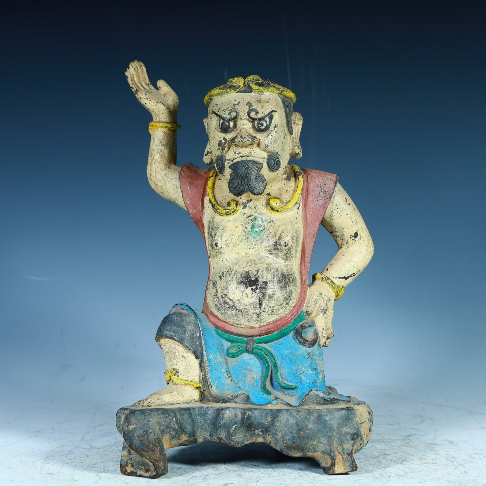 A Han dynasty bronze painted statue of Xu Xun Celestial Master: A Han dynasty bronze painted statue of Xu Xun Celestial Master SIZE: H:28cm L: 18cm W:14cm W:1.6kg SIZE: H:28cm L: 18cm W:14cm W:1.6kg (The Dimensions Of All Batches Are Manually Measured.If You Need 