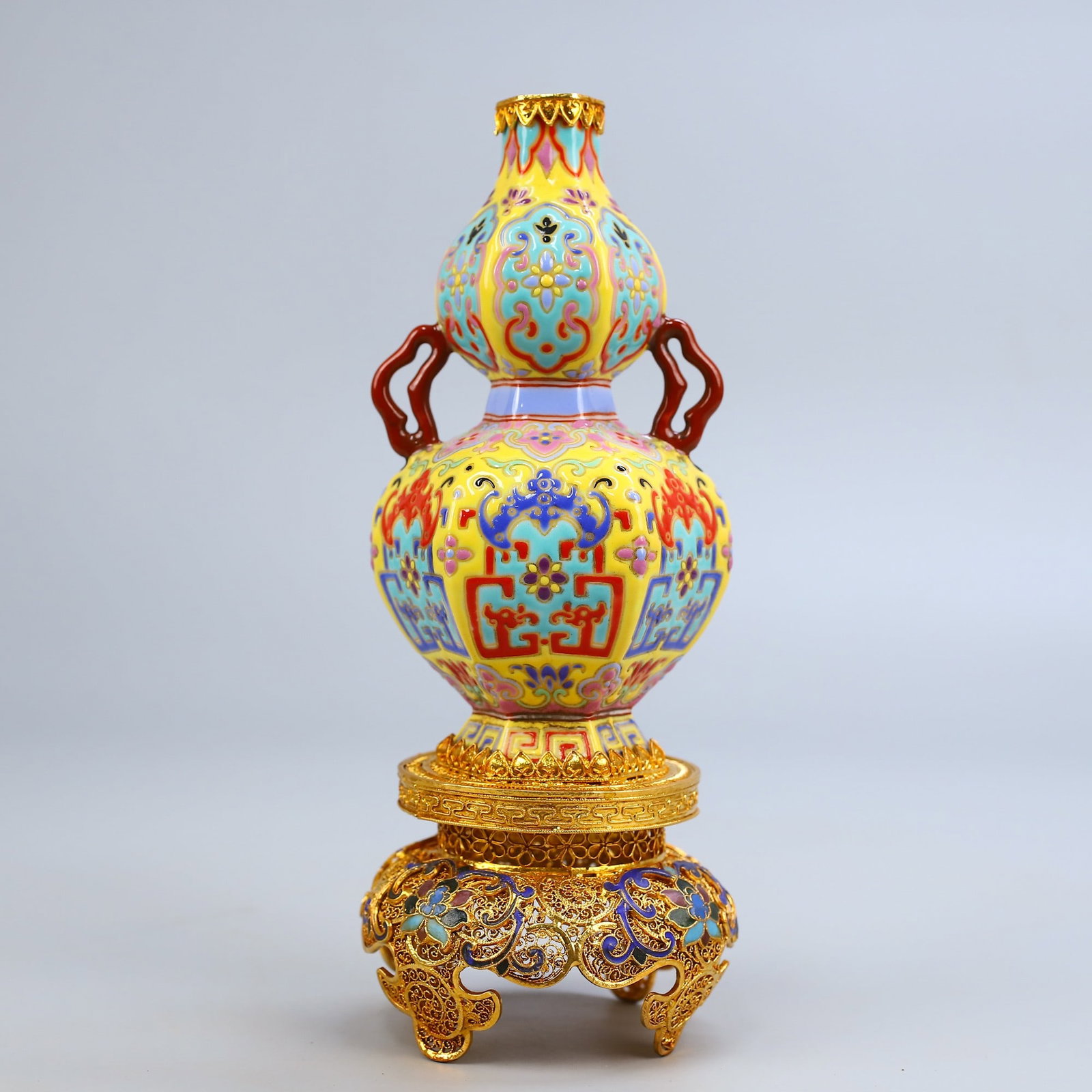 A beautiful cloisonne-inlaid French calabash vase: Exquisite cloisomerized French color gourd vase Size: H: 21cm W: 8cm W: 0.41 kg Size: H: 21cm W: 8cm W: 0.41 kg (The Dimensions Of All Batches Are Manually Measured.If You Need More Detailed
