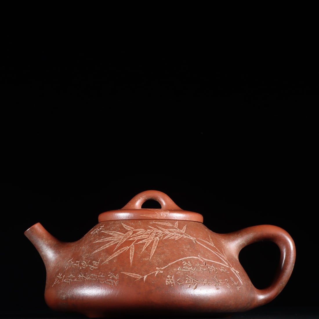 A finely crafted stone ladle and purple clay teapot inscribed with poetry and prose: Exquisite poetry and prose carved stone ladle Yixing teapot Size: H: 8cm 16.5cm Size: H: 8cm 16.5cm (The Dimensions Of All Batches Are Manually Measured.If You Need More Detailed Information, Please