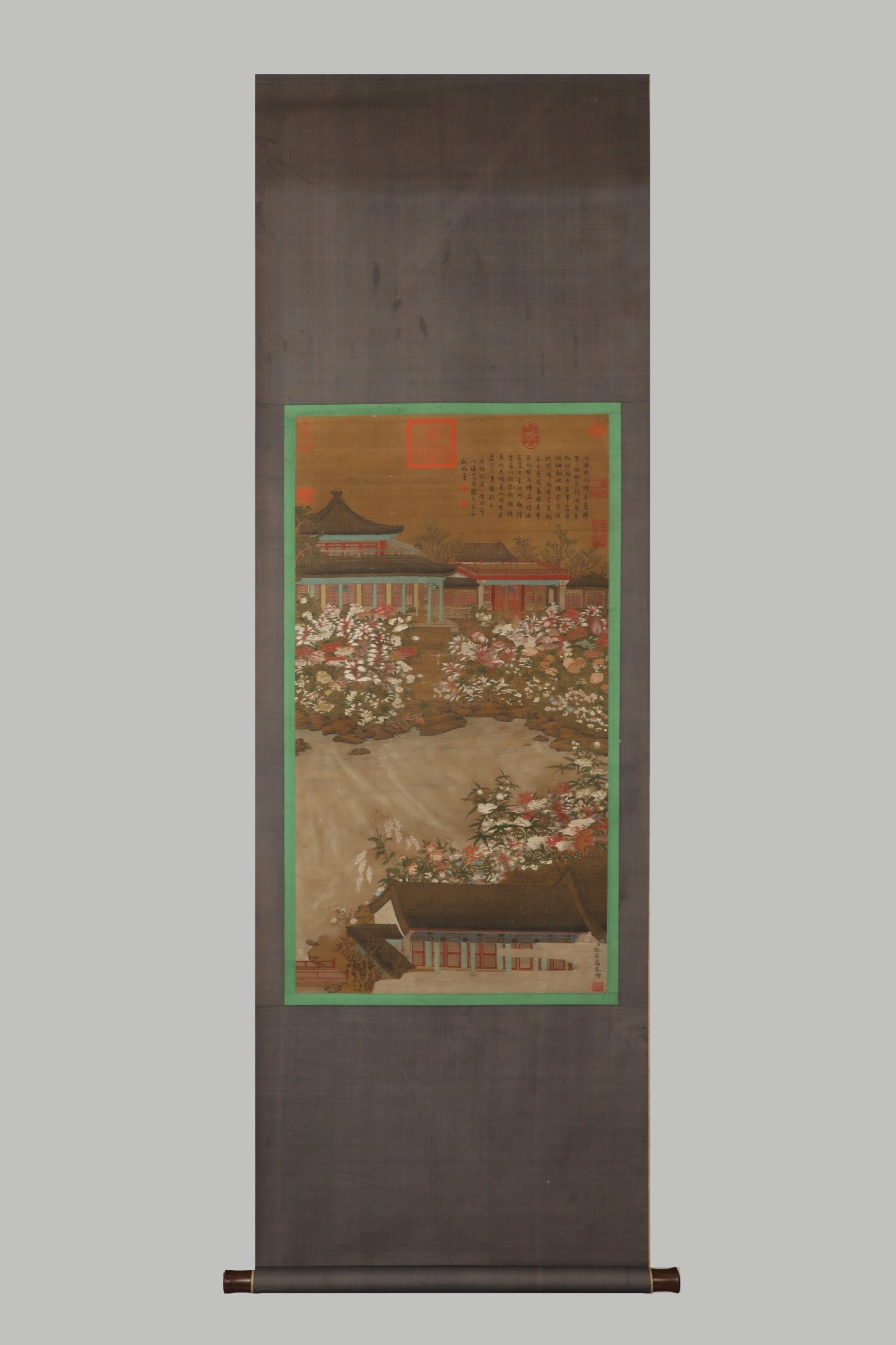 A silk flower by Zhang Ruo'ai from the Qing Dynasty: A silk flower by Zhang Ruo'ai from the Qing Dynasty Size:92cm 49cm Size:92cm 49cm (The Dimensions Of All Batches Are Manually Measured.If You Need More Detailed Information, Please Contact Our