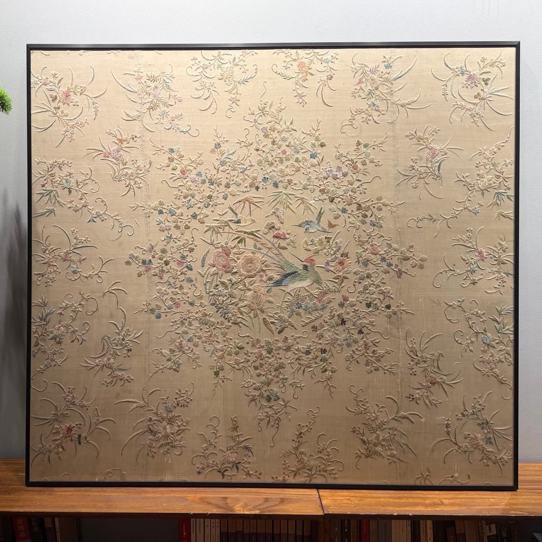 A piece of Cantonese embroidery from the Republic of China era, filled with birdsong and fragrant: Cantonese embroidery from the Republic of China era, with birds singing and flowers fragrant Size:127x105 cm Size:127x105 cm (The Dimensions Of All Batches Are Manually Measured.If You Need More Detai