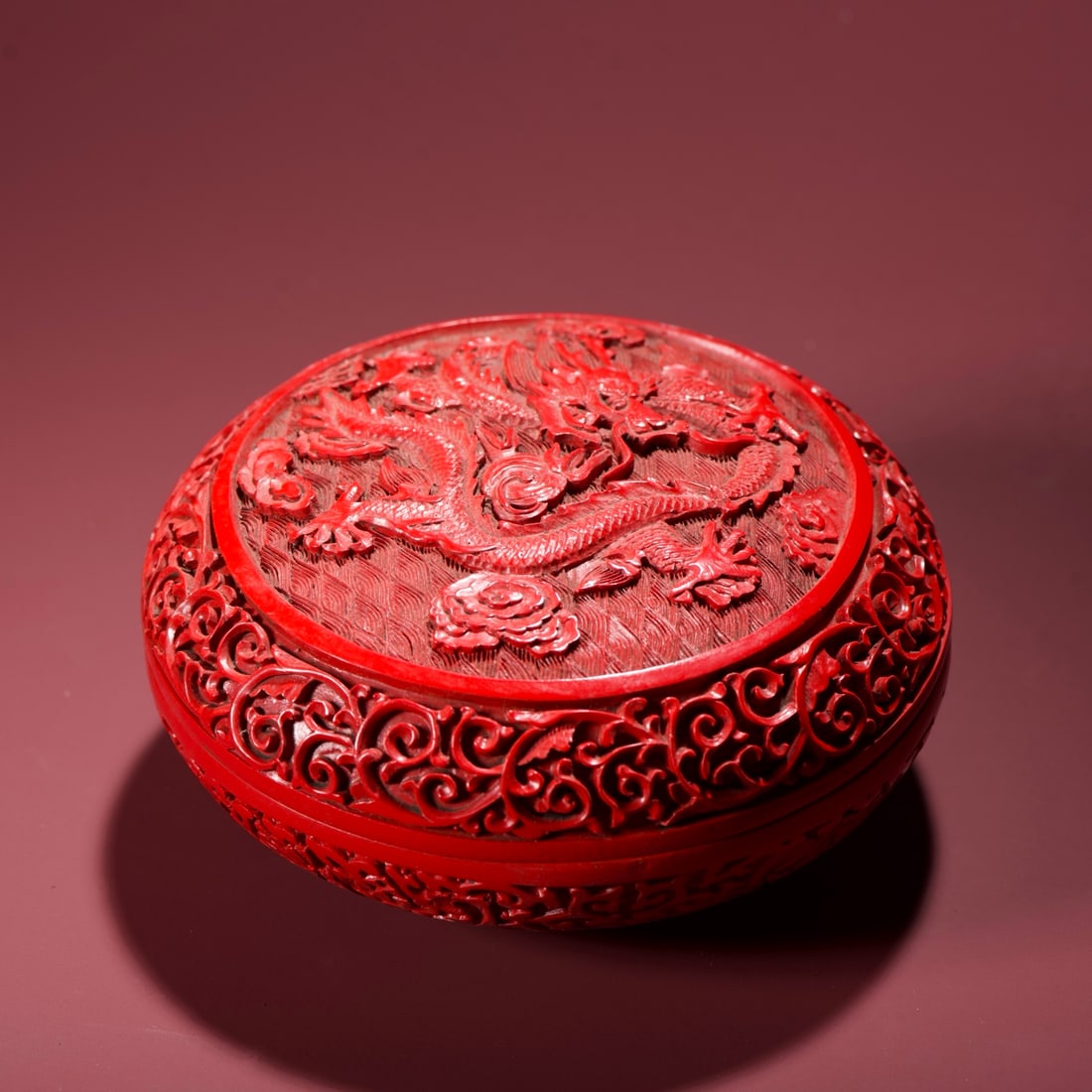 A fine piece of carved red lacquerware with dragon pattern for the study: Exquisite carved red lacquerware dragon pattern study box Size: D: 15cm H: 7cm W: 0.445 kg Size: D: 15cm H: 7cm W: 0.445 kg (The Dimensions Of All Batches Are Manually Measured.If You Need More