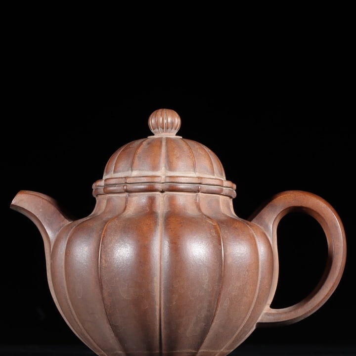 A finely crafted vein-patterned Zisha teapot: Exquisite vein-patterned Zisha teapot Size: H: 12cm 16.2cm Size: H: 12cm 16.2cm (The Dimensions Of All Batches Are Manually Measured.If You Need More Detailed Information, Please Contact Our Customer