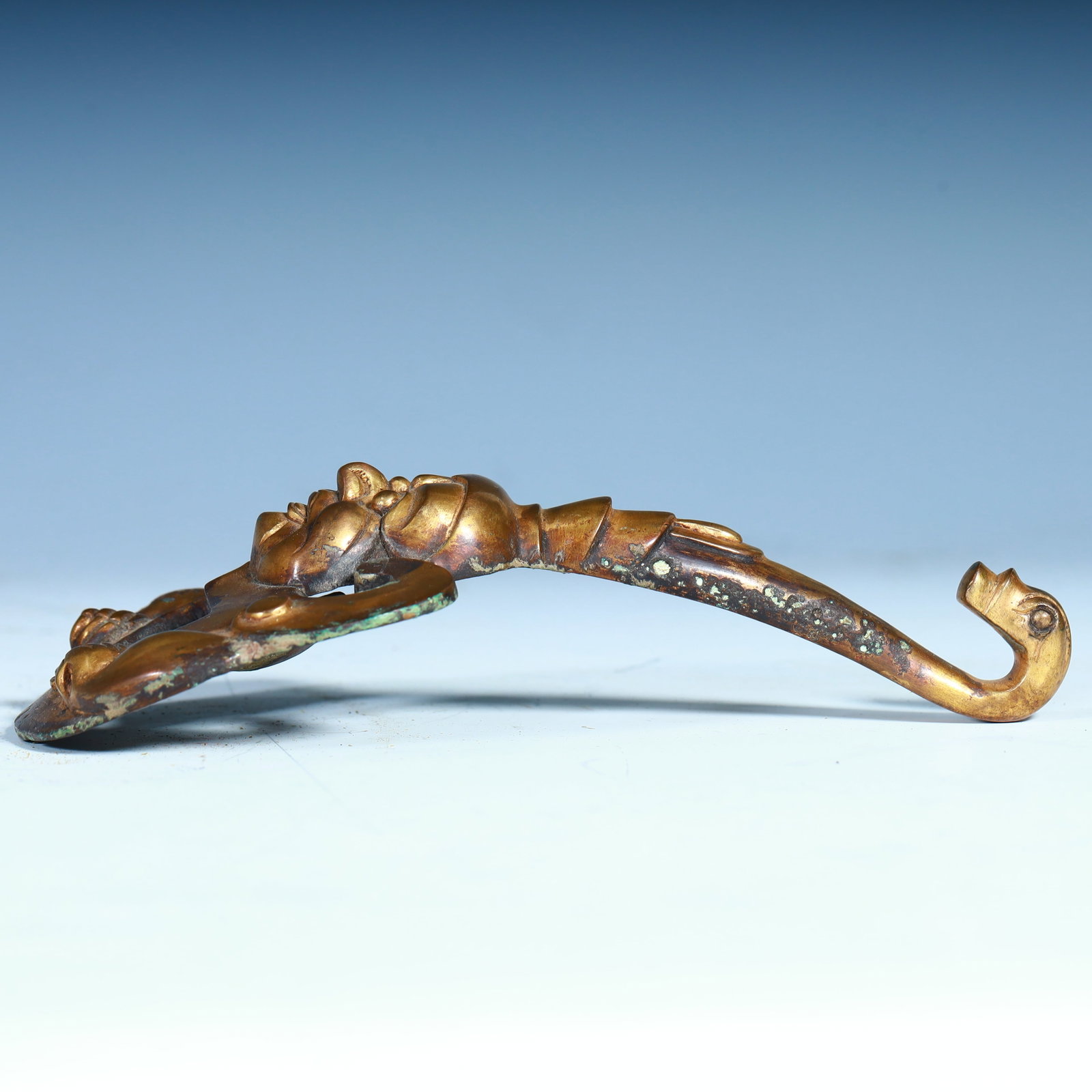 A Han dynasty gold and silver belt hook (1 of 9)