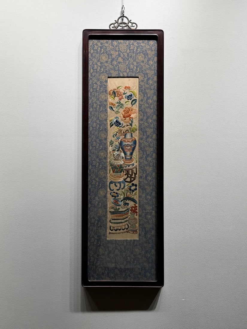 A Qing Dynasty Suzhou embroidery courtesy of the ancient Qing dynasty: Qing Dynasty Suzhou embroidery for the ancient Qing dynasty Size:83x27 cm Size:83x27 cm (The Dimensions Of All Batches Are Manually Measured.If You Need More Detailed Information, Please Contact Our C