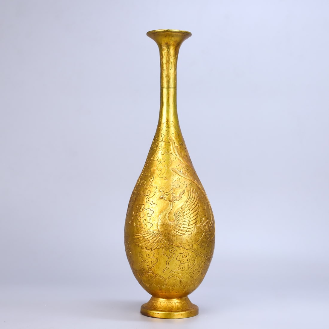A beautifully hand-carved phoenix vase ornament: Exquisite hand-engraved phoenix vase ornaments Size: H: 38cm W: 12cm W: 1.165 kg Size: H: 38cm W: 12cm W: 1.165 kg (The Dimensions Of All Batches Are Manually Measured.If You Need More Detailed Inform