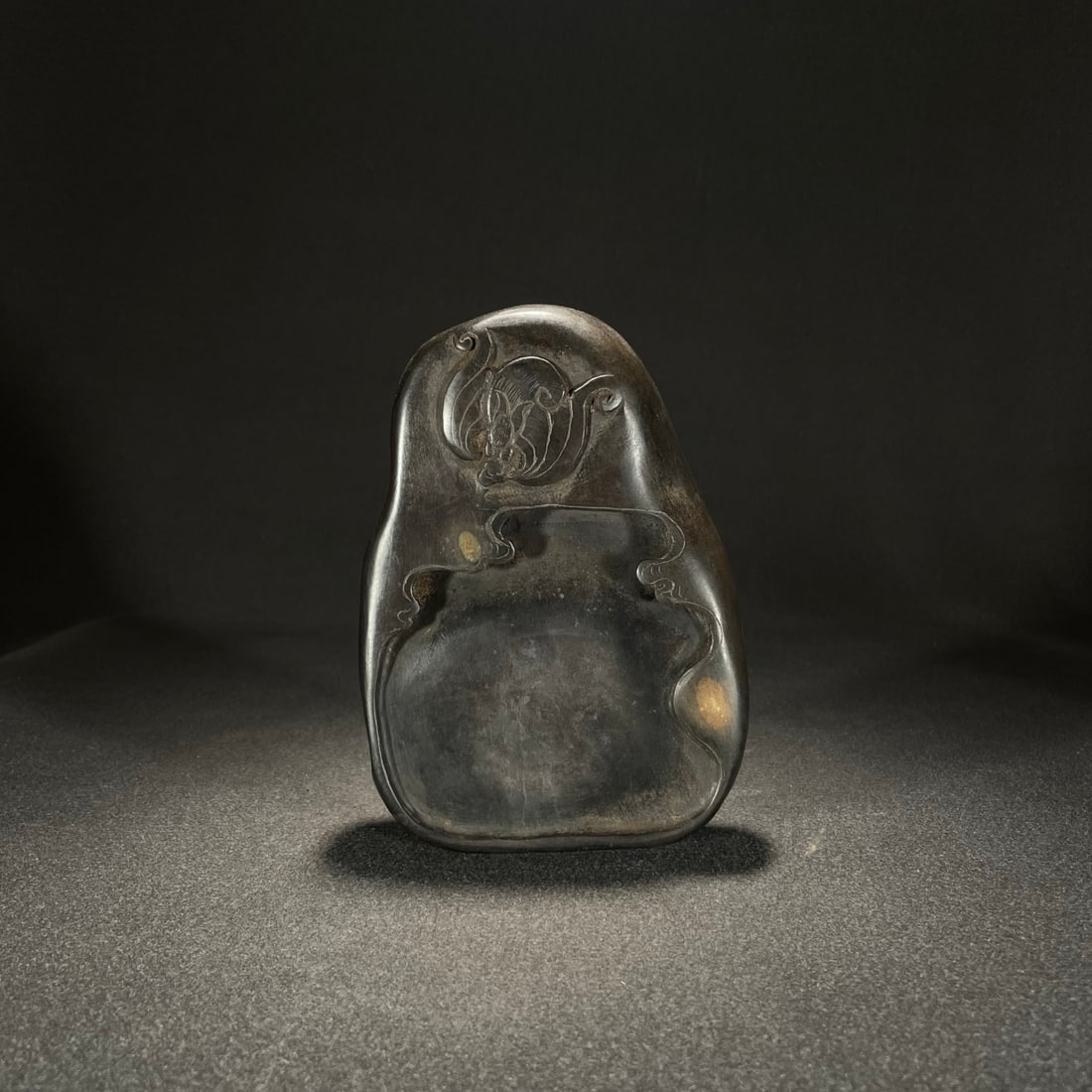 A beautiful plum blossom pit with fortune before my eyes, an inkstone: The exquisite plum blossom pit of fortune is right before my eyes, like an inkstone Size:17x12x3.8cm W: 1.512 kg Size:17x12x3.8cm W: 1.512 kg (The Dimensions Of All Batches Are Manually Measured.If Yo