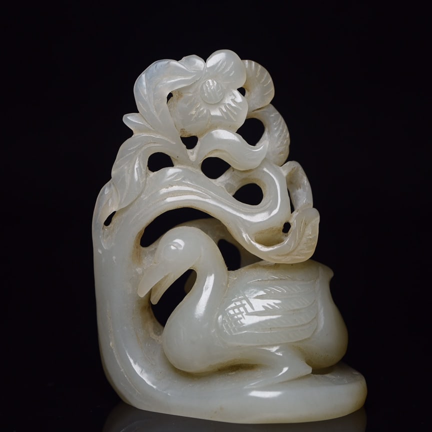 A beautiful Hetian jade goose ruyi ornament (1 of 7)