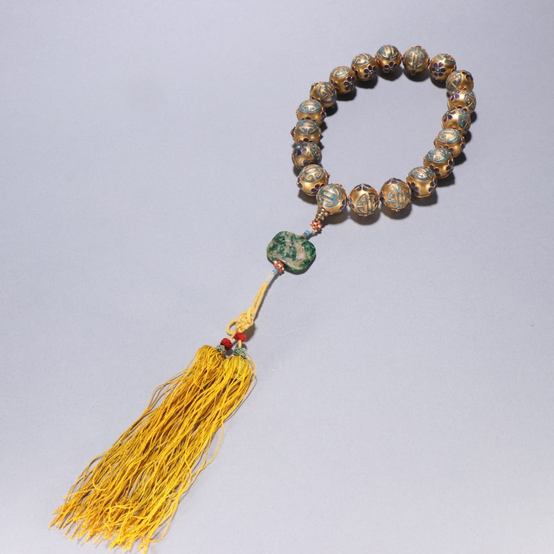 A Qing Dynasty gilded bronze indigo 'Eighteen Sons' held: Qing Dynasty bronze gilt incense blue-burned eighteen zi held in the hands Size: Pearl diameter: 2cm W: 0.1615 kg Size: Pearl diameter: 2cm W: 0.1615 kg (The Dimensions Of All Batches Are Manually