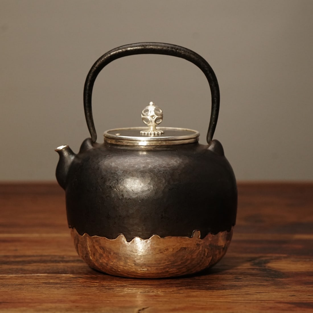 A finely crafted iron-clad silverware of Soko: Exquisite iron-clad silverware Somitsu Size: D:14cmH:18cm W: 0.735kg Size: D:14cmH:18cm W: 0.735kg (The Dimensions Of All Batches Are Manually Measured.If You Need More Detailed Information, Please Co