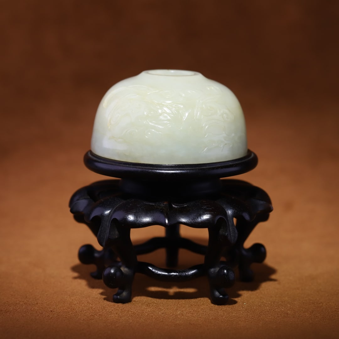 A Qing Dynasty Hetian jade seed material Taibai Zun: Qing Dynasty Hetian jade seed material Taibai Zun Size:5.71x2.97cm W: 0.0924 kg Size:5.71x2.97cm W: 0.0924 kg (The Dimensions Of All Batches Are Manually Measured.If You Need More Detailed