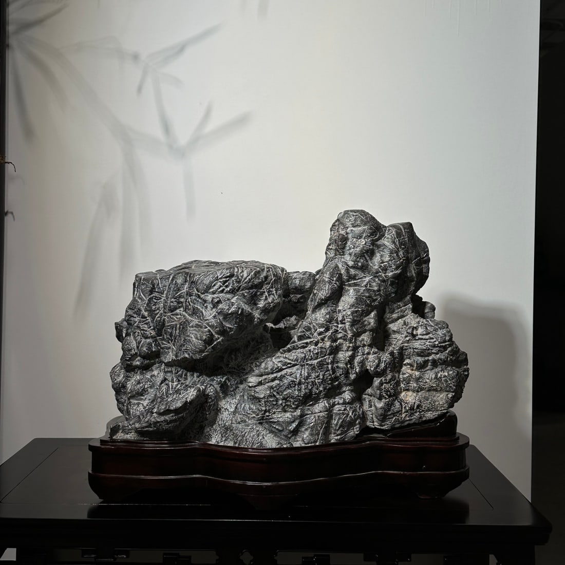A beautiful Lingbi stone collection Kaoshan Stone: Exquisite Lingbi Stone Collection Kaoshan Stone Size: L: 58cm H: 40cm T: 31cm Size: L: 58cm H: 40cm T: 31cm (The Dimensions Of All Batches Are Manually Measured.If You Need More Detailed Information, 