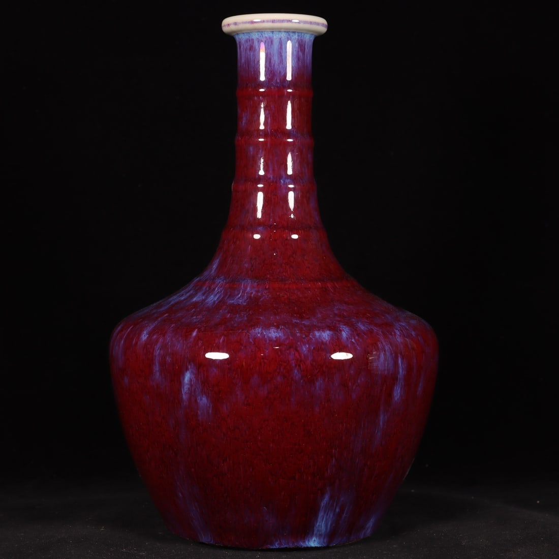 A kiln-glazed long-necked vase with a rotating pattern made during the Qianlong period of the Qing (1 of 7)