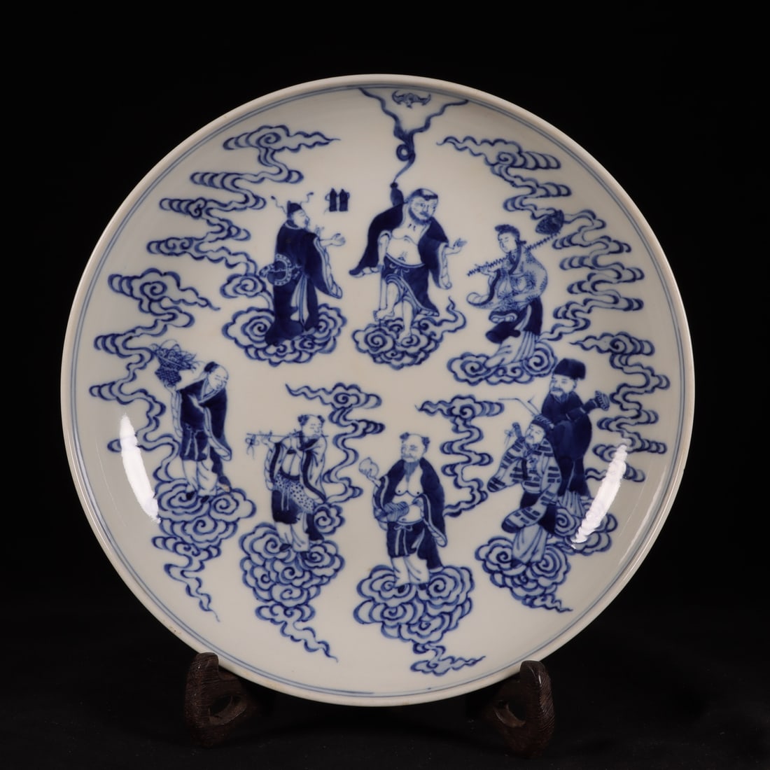 A Qing Dynasty Guangxu period blue-and-white Eight Immortals figure plate: A blue-and-white plate of the Eight Immortals figures, made during the Guangxu period of the Qing Dynasty Size: Calibre 22.5cm H: 4.6cm foot: 13.5cm Size: Calibre 22.5cm H: 4.6cm foot: 13.5cm (The Dim