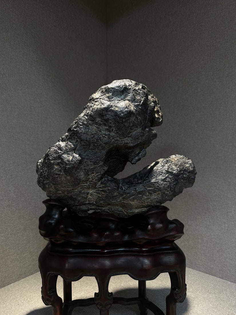 A beautiful Lingbi stone - 2