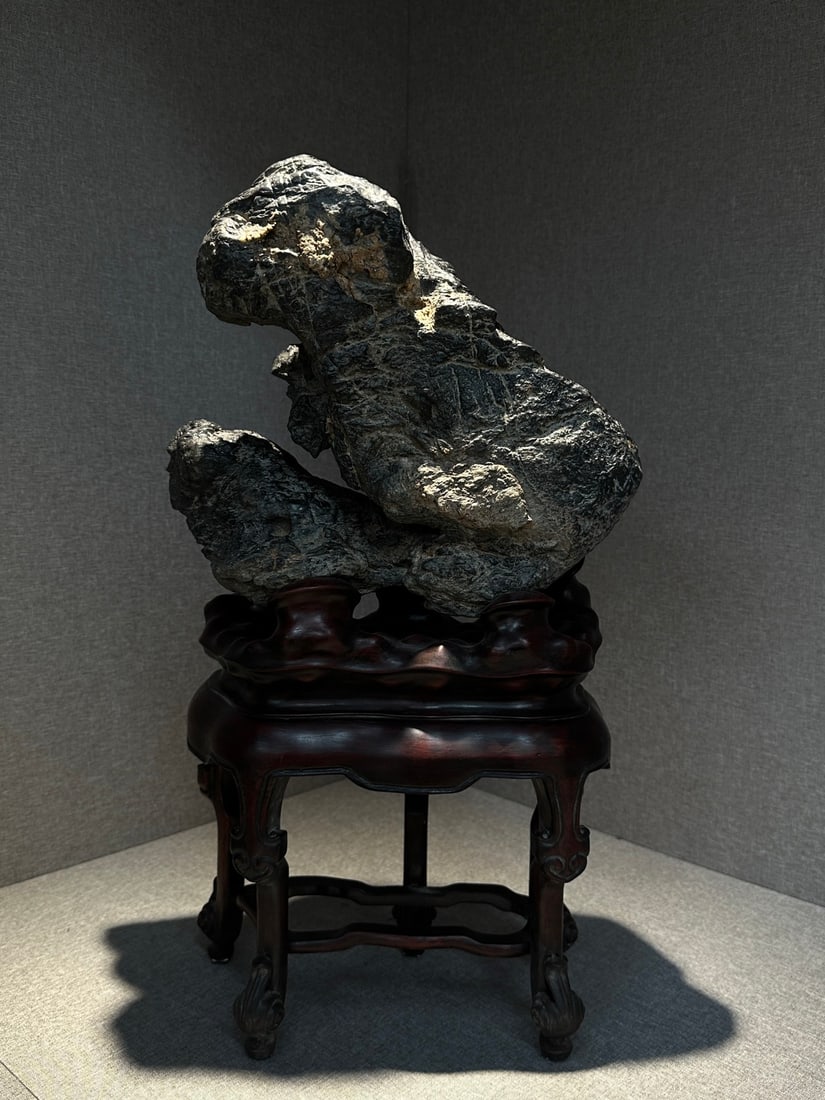 A beautiful Lingbi stone - 5