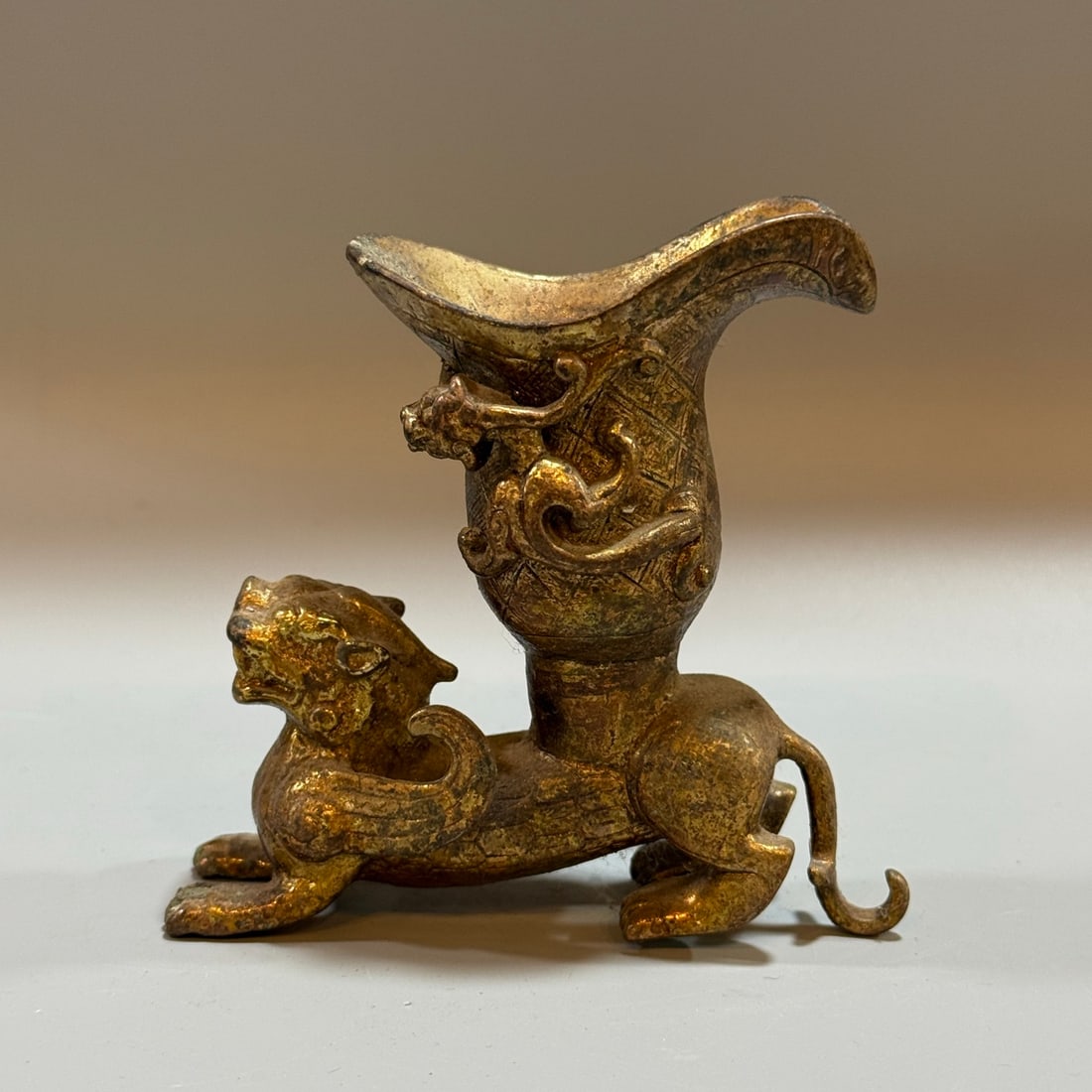 A beautiful gilded copper dry-pit cup: Exquisite bronze-gilt dry pit cup Size: H: 10cm W: 10cm W: 0.519 kg Size: H: 10cm W: 10cm W: 0.519 kg (The Dimensions Of All Batches Are Manually Measured.If You Need More Detailed Information, Please