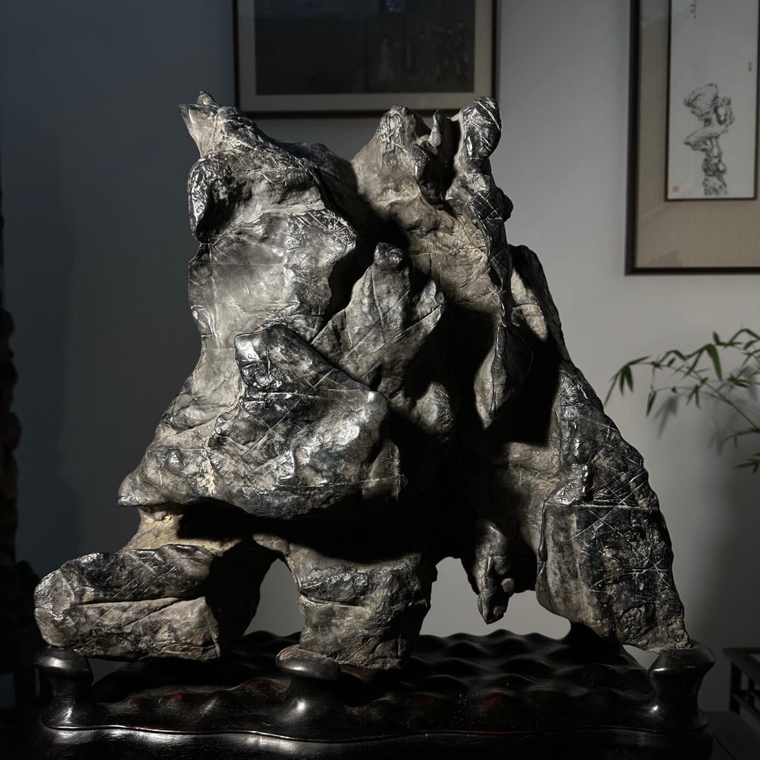 A beautiful Lingbi stone, ten thousand blessings, green mountains, ancient peaks, and Chen Yun: Exquisite Lingbi Stone, Wanfu, Qingshan, Ancient Peaks, Chen Yun Size: H: 68cm W:56cm T: 26cm Size: H: 68cm W:56cm T: 26cm (The Dimensions Of All Batches Are Manually Measured.If You Need More Detaile