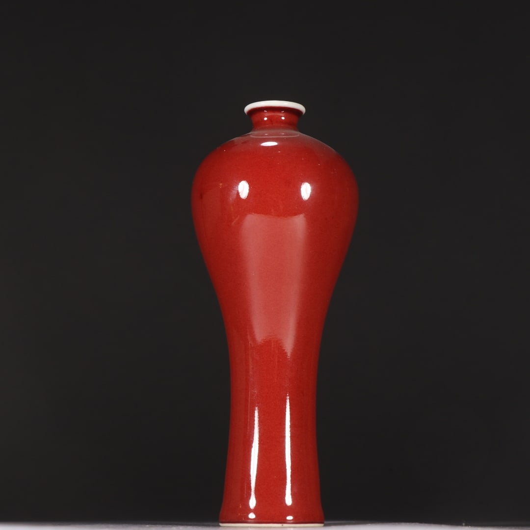 A red-glazed plum vase from the Qing Dynasty Langgao kiln (1 of 9)